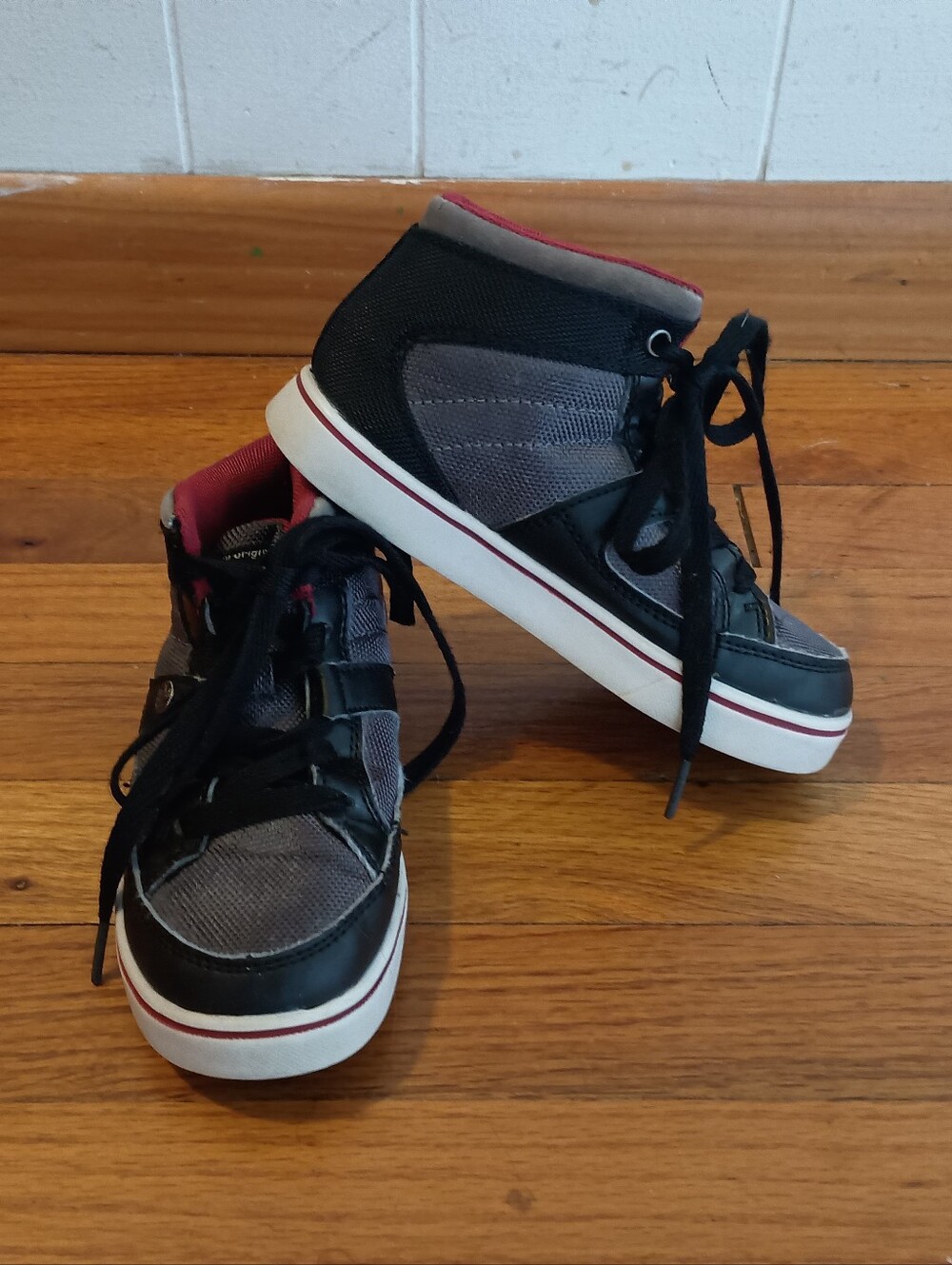 Original Penguin Kids Black and Gray High-Top Sneakers with Red Accent 12
